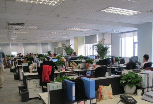 華瑞清能取得配電箱防撞抗壓機(jī)構(gòu)專利，防止配電箱本體在運(yùn)輸時(shí)立面受到撞擊與壓迫造成變形:配電箱